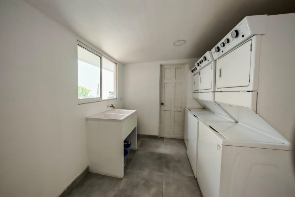 Apartamento en alquiler en La Uruca con servicios incluidos.-9