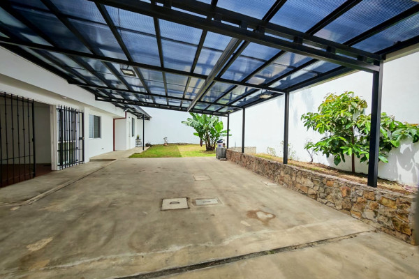 Apartamento en alquiler en La Uruca con servicios incluidos.-3