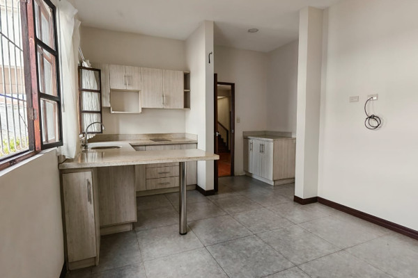 ¡Apartamento en alquiler en La Uruca Cerca del Hospital del Trauma  con servicios incluidos!
