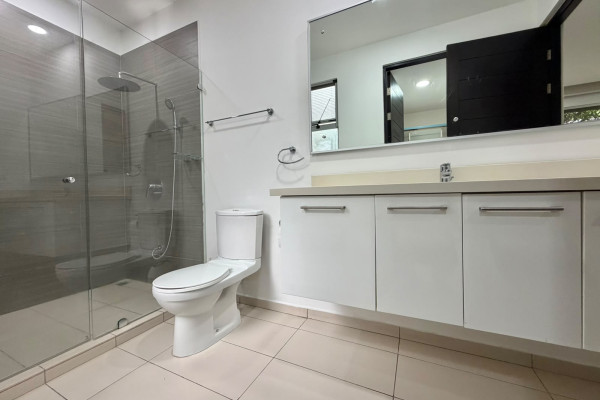 Se alquila Apartamento en  Escazú.