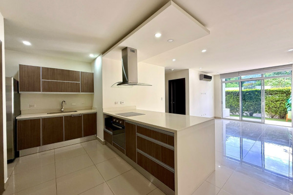 Apartamento en Alquiler – Santa Ana.