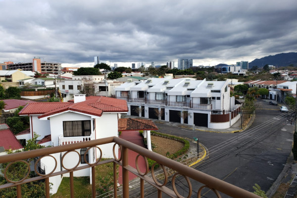Se Alquila  apartamento en La Uruca.