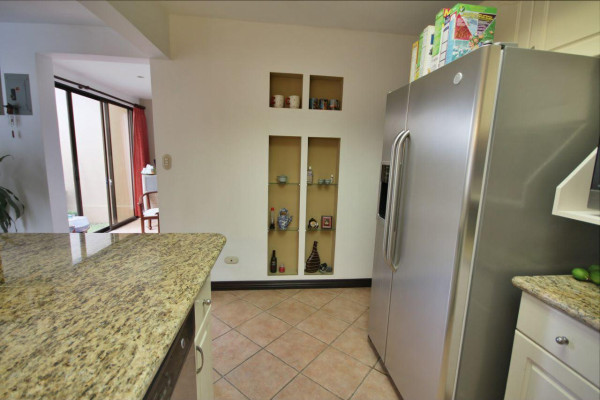 Alquiler de apartamento en  Condominio en Bello Horizonte de Escazú .
