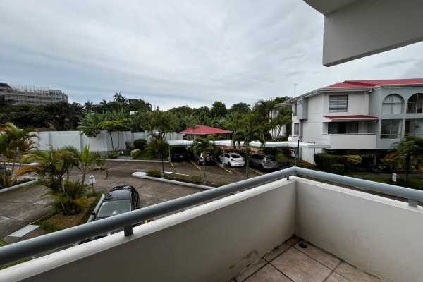 Se alquila casa en Condominio en Tibás.