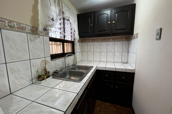Se alquila apartamento en Sabana Norte.