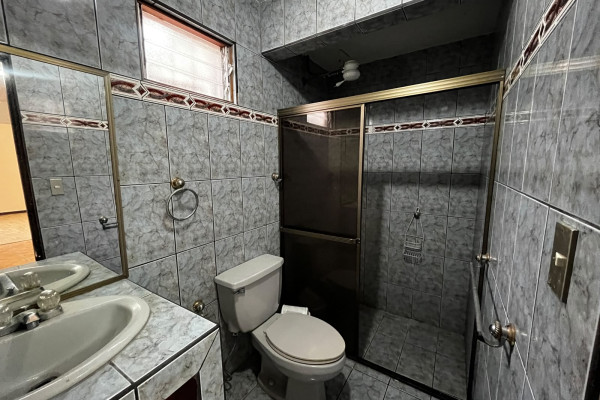 Se alquila apartamento en Sabana Norte.