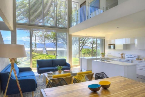 Casa full amueblada en alquiler en Guachipelín, Escazú.