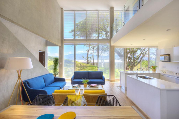 Casa full amueblada en alquiler en Guachipelín, Escazú.