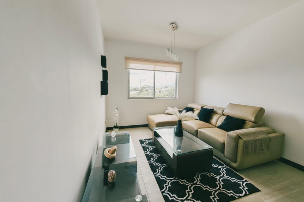 ¡Se alquila apartamento full amoblado en Sabana!