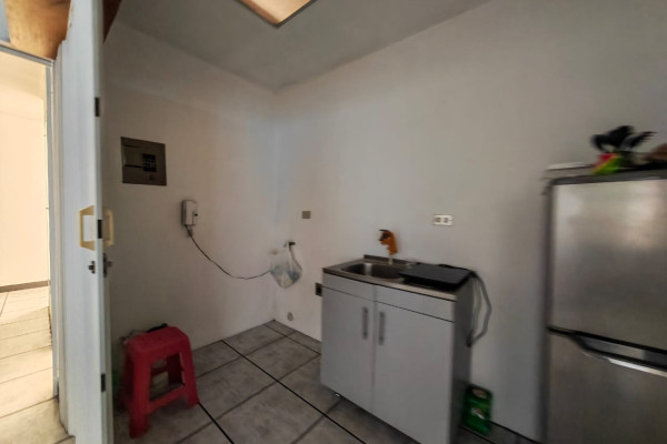 Se vende casa de una planta en Rohrmoser.