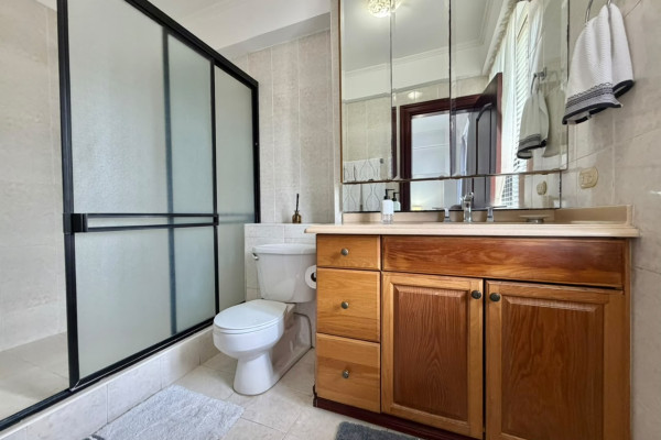Se alquila apartamento en Escazú. Trejos Montealegre. Amueblado.