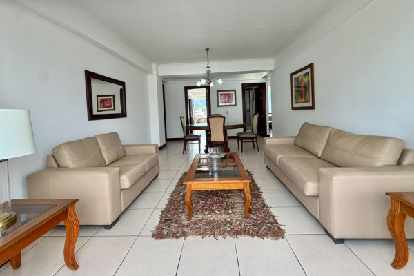 Se alquila apartamento en Escazú. Trejos Montealegre. Amueblado.