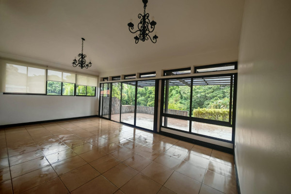 Se vende casa en Alajuela centro. Condómino  Ana Bolena.-15