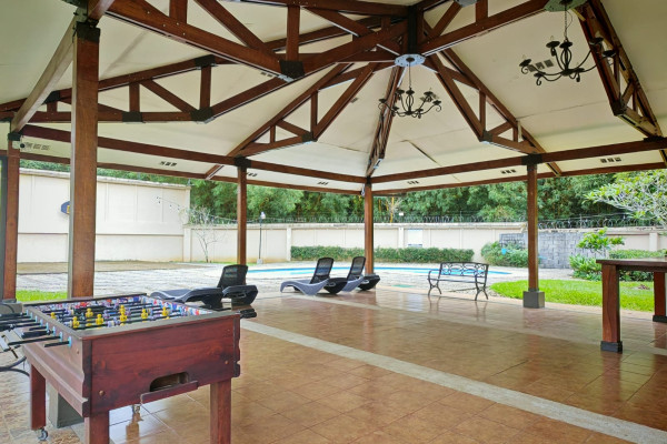 Se vende casa en Alajuela centro. Condómino  Ana Bolena.-1