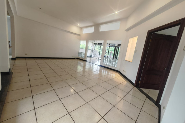 Se vende casa en Alajuela centro. Condómino  Ana Bolena.-17