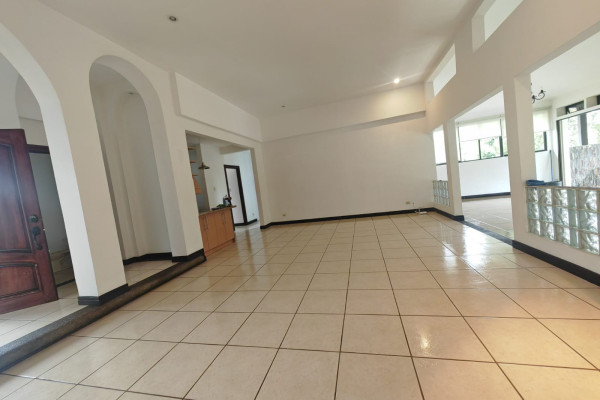 Se vende casa en Alajuela centro. Condómino  Ana Bolena.-10