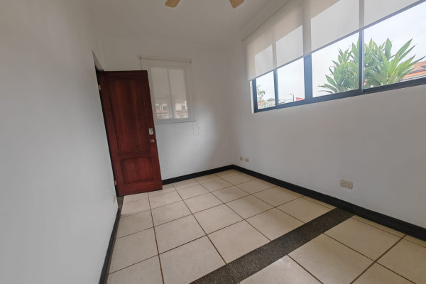 Se vende casa en Alajuela centro. Condómino  Ana Bolena.-18