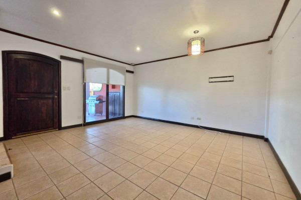 Casa en venta en condominio privado en Lindora.-6