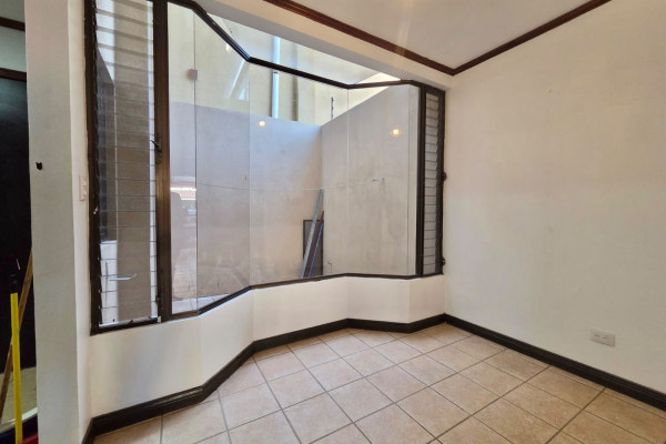 Casa en venta en condominio privado en Lindora.-2