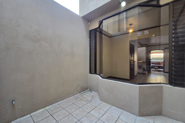 Casa en venta en condominio privado en Lindora.-18