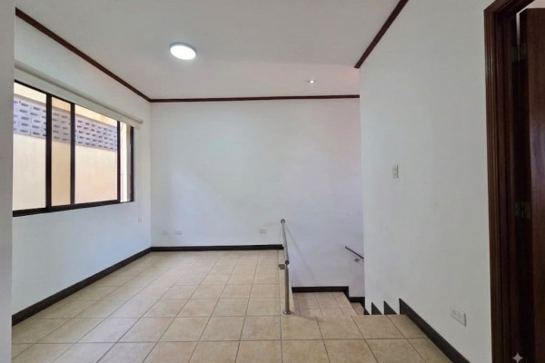 Casa en venta en condominio privado en Lindora.-16