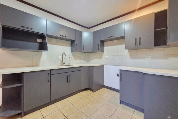 Casa en venta en condominio privado en Lindora.-14