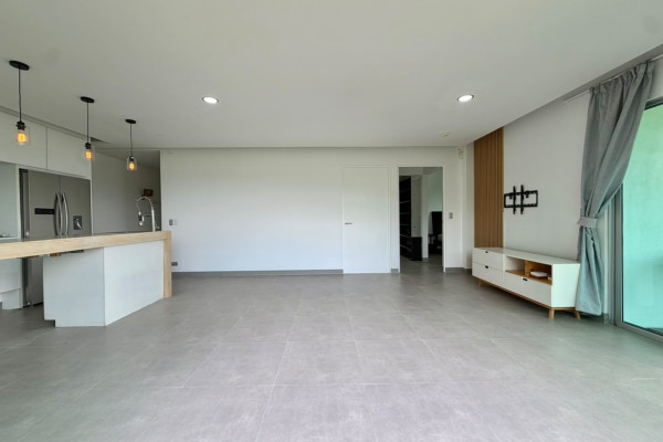Se alquila Apartamento en Piedades de santa Ana, con  jardín grande.-13