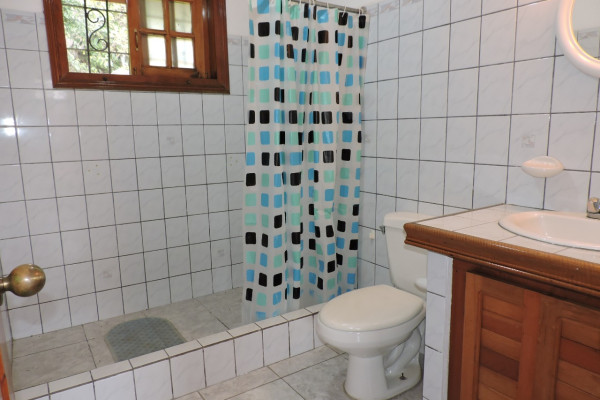 Se alquila casa una planta en Escazu. Linda vista En Condominio (Ref. 4615)