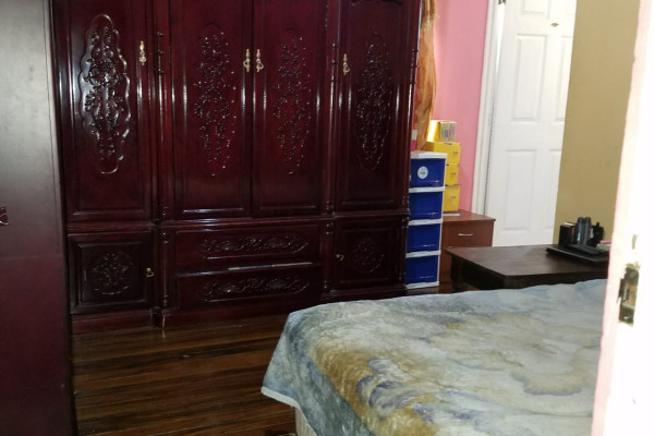 Vendo casa de 2 plantas en Rohrmoser. (Ref. 4629)