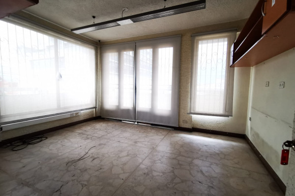 Se alquila Edificio de Uso Mixto en Curridabat, por Plaza del Sol. (Ref. 131)