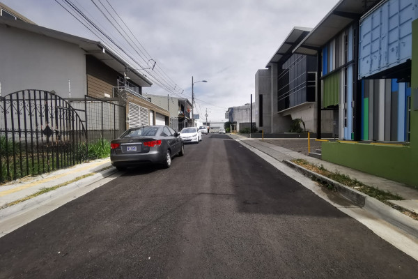 Se vende lote en Sabana Sur. Uso comercial residencial (Ref. 107)