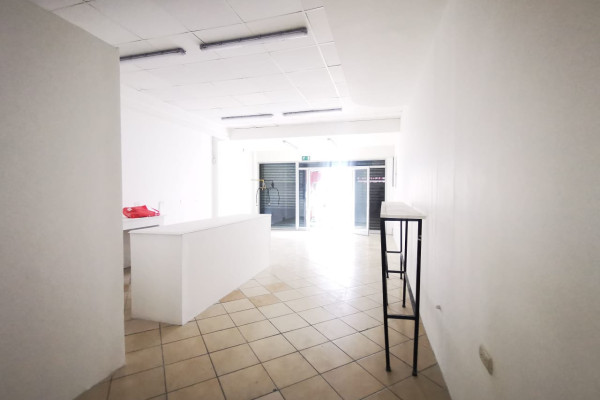 Se Alquila Local Comercial En San José Centro. Diagonal A KFC. (Ref. 103)-5