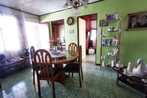 Se Vende Casa En Tibás Con Doble Frente. Con 2 Apartamentos Y Entrada Independiente (Ref. 4805)