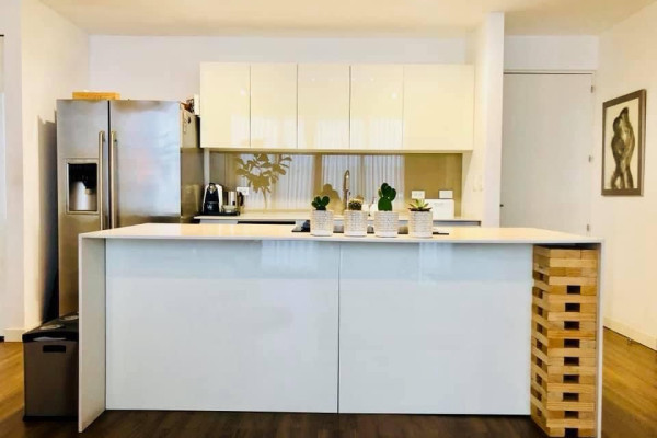 Se vende lindo apartamento en Escazú Village. (Ref. 4287)