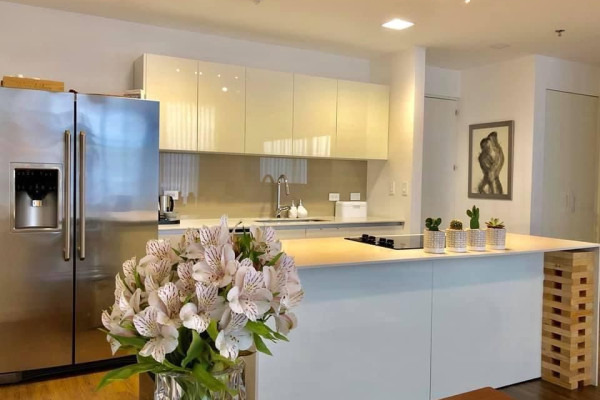 Se vende lindo apartamento en Escazú Village. (Ref. 4287)
