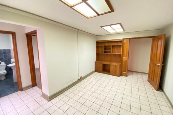 Se Vende Edificio Comercial cerca del Parque La Sabana. (Ref. 4292)