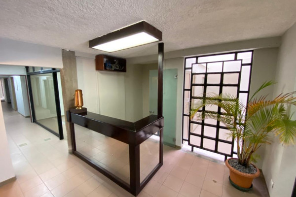 Se Vende Edificio Comercial cerca del Parque La Sabana. (Ref. 4292)