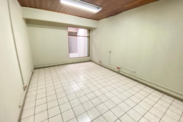 Se Alquila Edificio Comercial cerca del Parque La Sabana. (Ref. 4293)-8