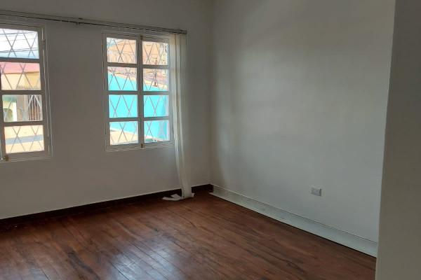 Se alquila casa independiente en Rohrmoser. (Ref. 4399)