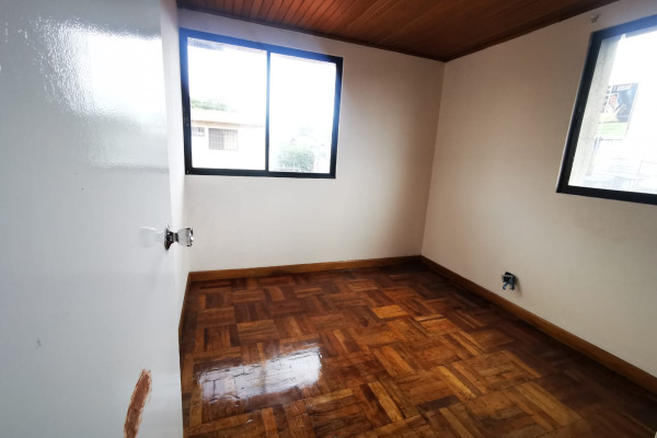 Se Alquila Casa en Moravia, cerca de Plaza Lincoln. Se Acepta Mascota.