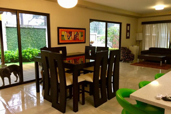 Se alquila una hermosa casa en Belén. Se acepta mascota.