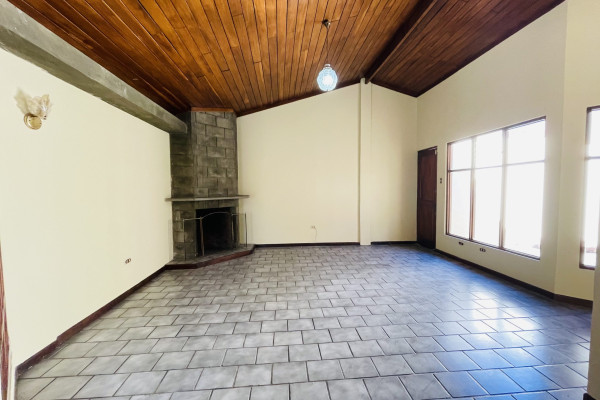 Se Alquila Casa En Sabana Sur.