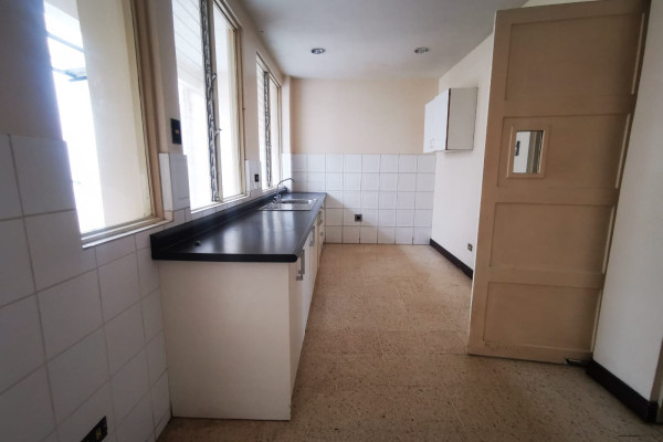 Se alquila casa en Sabana.