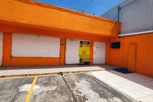 Se Alquila Local Comercial en Rohrmoser. Sobre calle.