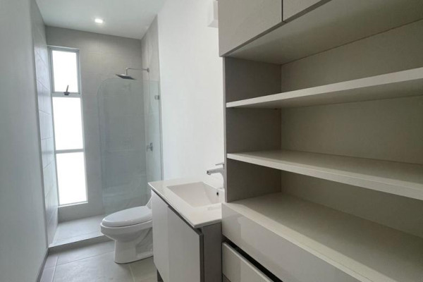 Se alquila casa amoblada en Piedades de Santa Ana.