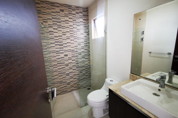 Se alquila apartamento en Cariari. Con linea blanca, planta baja