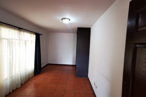 Vendo Apartamento En Rohrmoser.