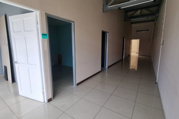 SE ALQUILA LOCAL COMERCIAL EN ROHRMOSER.