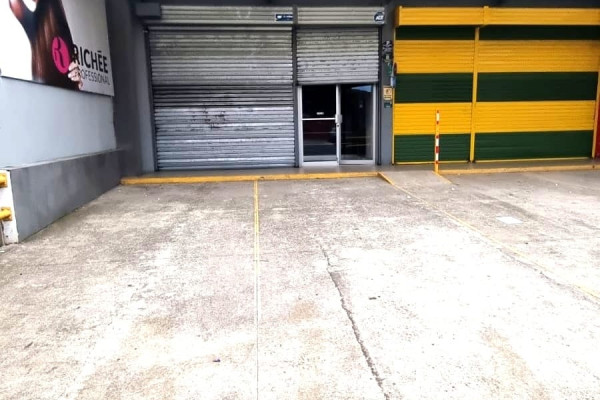 SE ALQUILA LOCAL COMERCIAL EN ROHRMOSER.