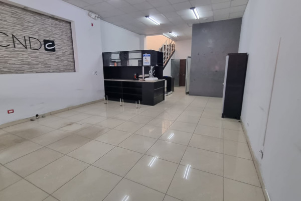 SE ALQUILA LOCAL COMERCIAL EN ROHRMOSER.